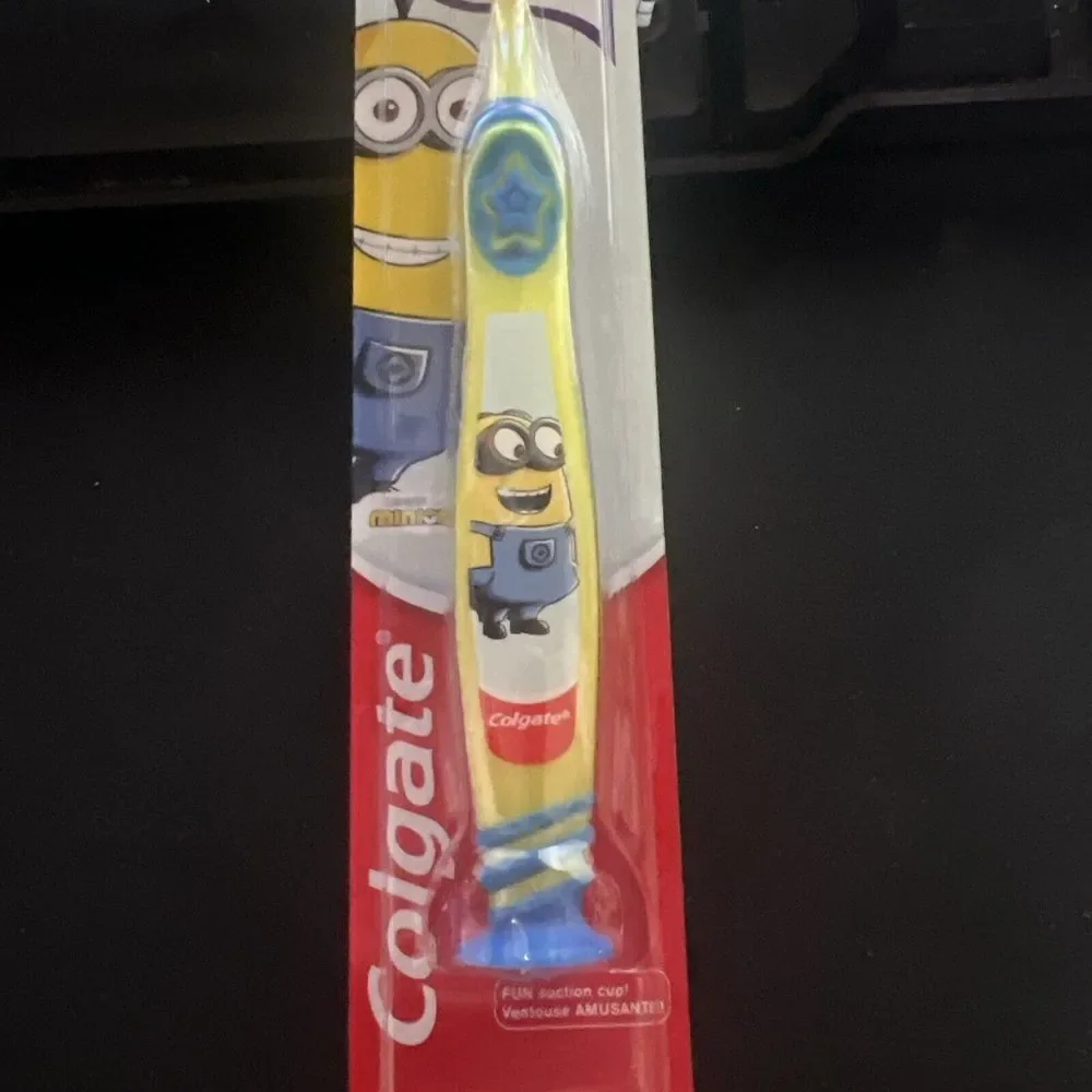 Colgate Minions Extra Soft Bristles Childrens‎ Suction Cup Toothbrush NEW Sealed